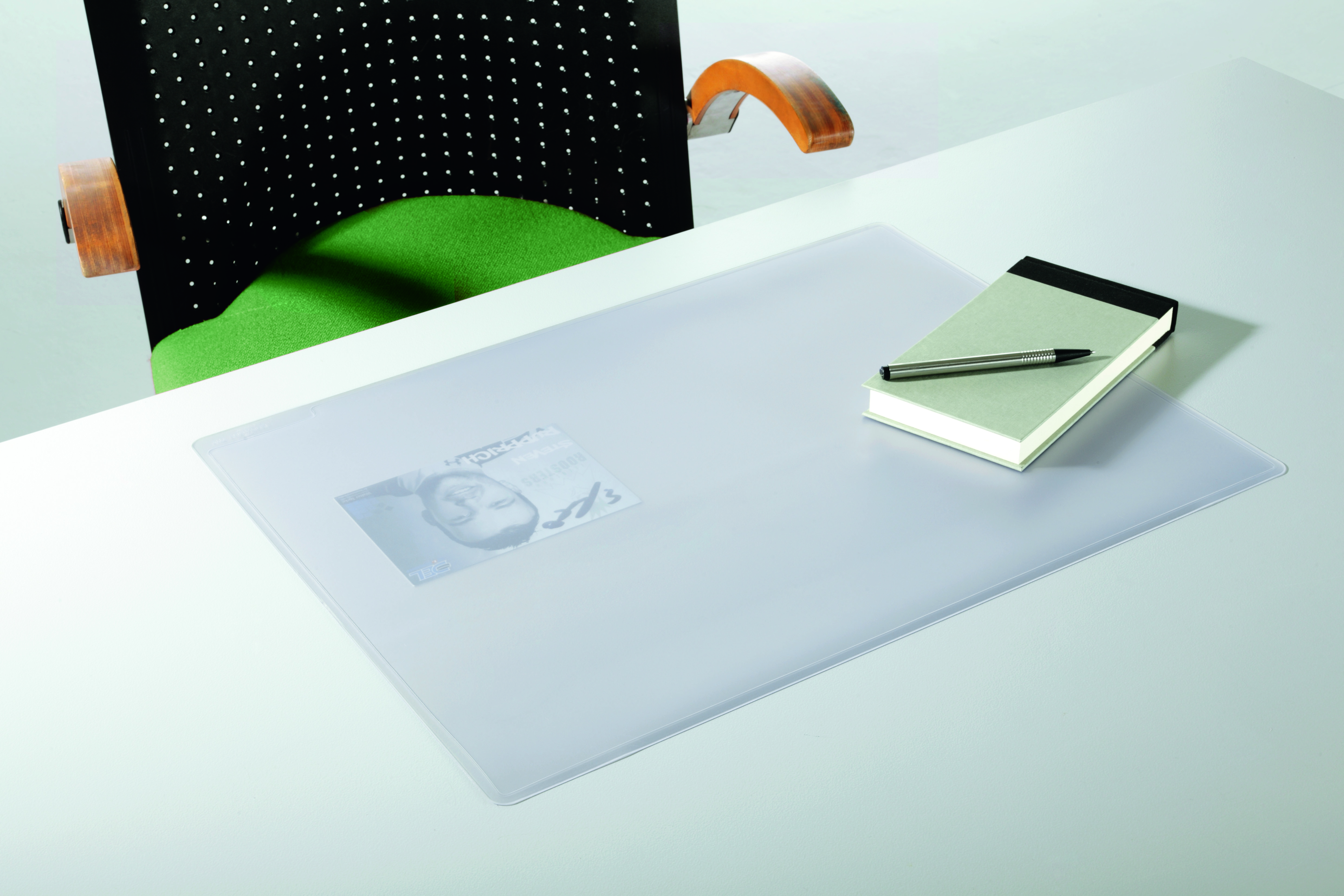 Durable Desk Mat 400x530mm Duraglas 7112 Durable Desk Mat 400x530mm Duraglas 7112