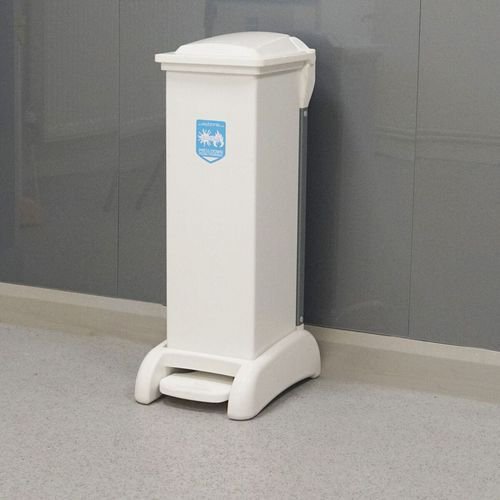 Pedal operated plastic fire retardant sackholder Pedal operated plastic fire retardant sackholder