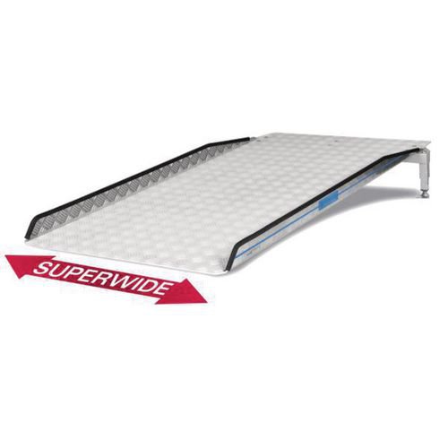 Permanent aluminium access ramp with telescopic legs Permanent aluminium access ramp with telescopic legs