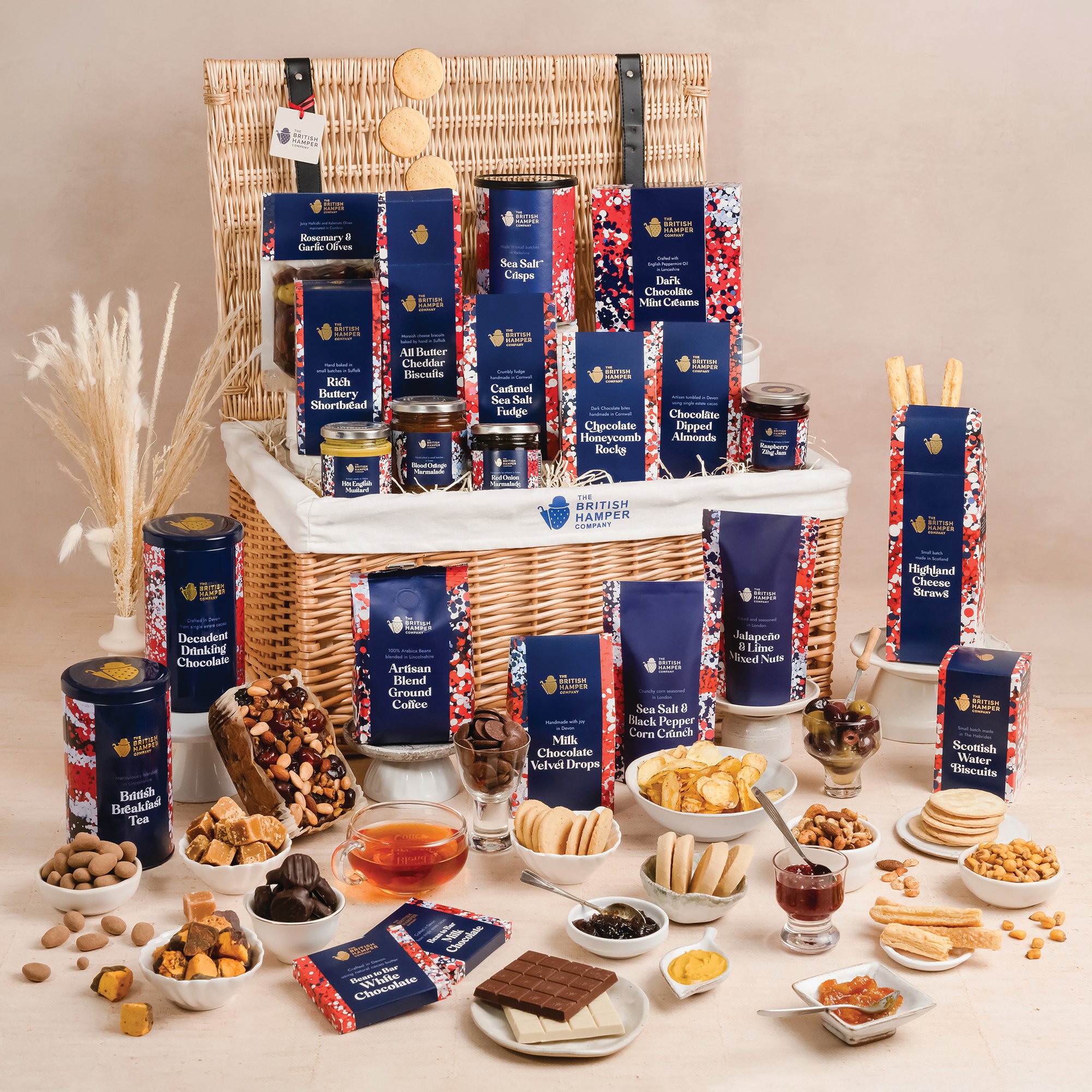 LUXURIOUS WICKER HAMPER